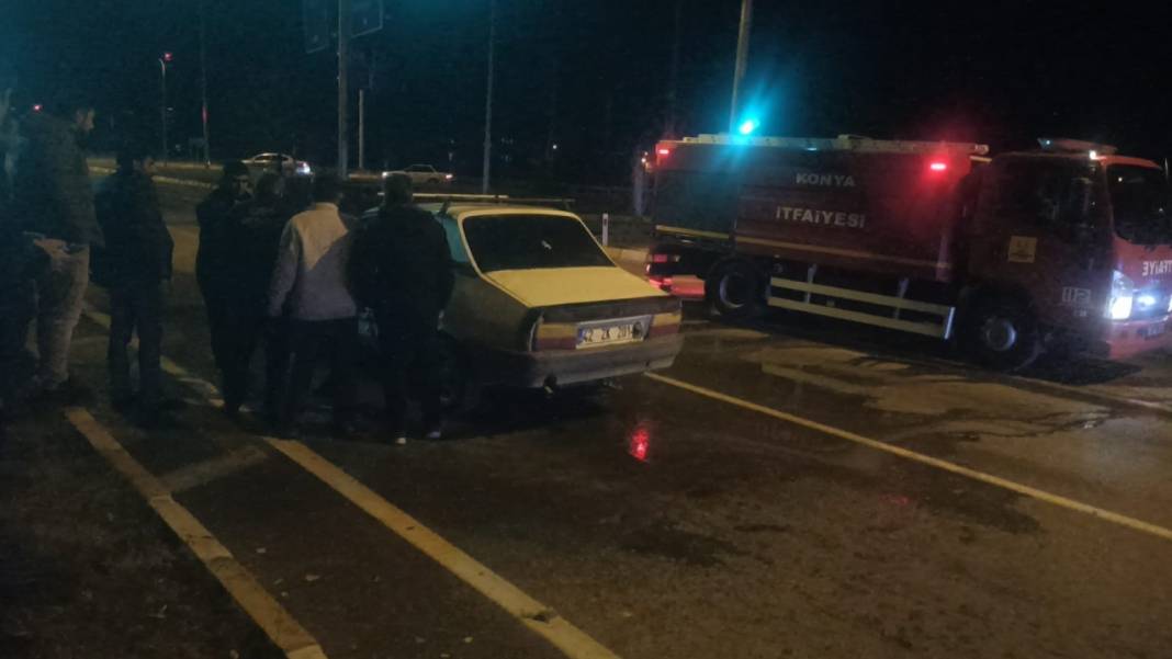 Seydişehir'de kırmızı ışıkta bekleyen otomobilde aniden dumanlar yükseldi 2